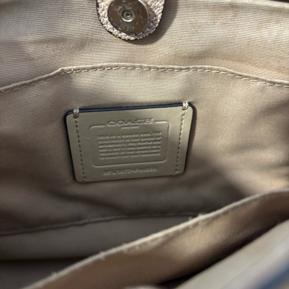 Coach Surrey Carryall satchel handbag in a light beige or nude tone - Picture 6 of 13